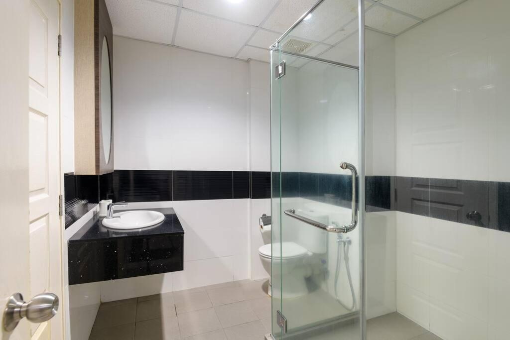 Апартаменты 2R1B/Seaview Tropical /1~8Pax/Gurney Mansion One Джорджтаун Экстерьер фото