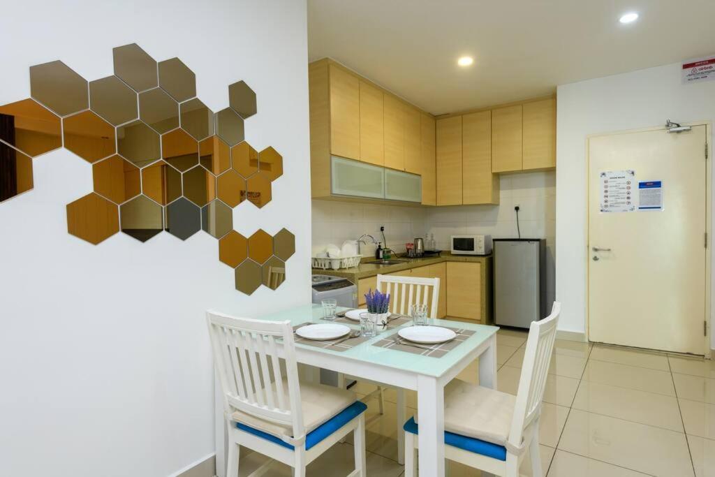 Апартаменты 2R1B/Seaview Tropical /1~8Pax/Gurney Mansion One Джорджтаун Экстерьер фото